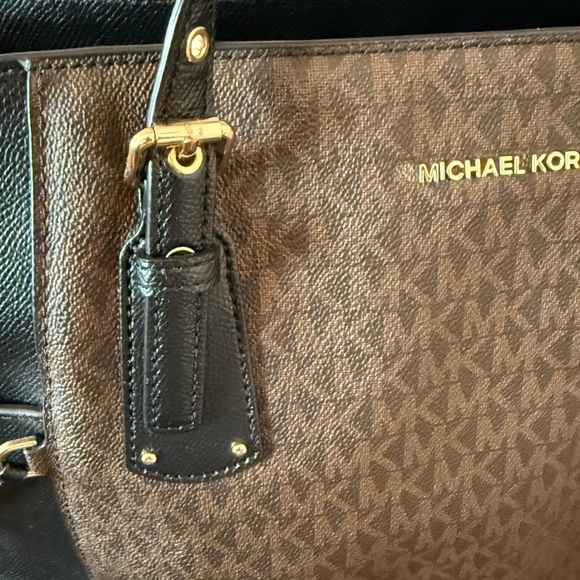 Michael Kors Elegant Brown and Black Tote - Picture 5 of 12